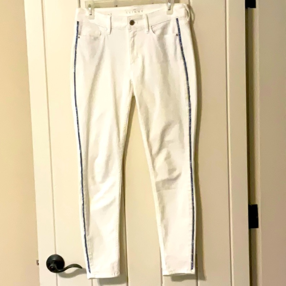 WHBM. The Skinny Ankle” white jeans with blue/silver detail. Size 4